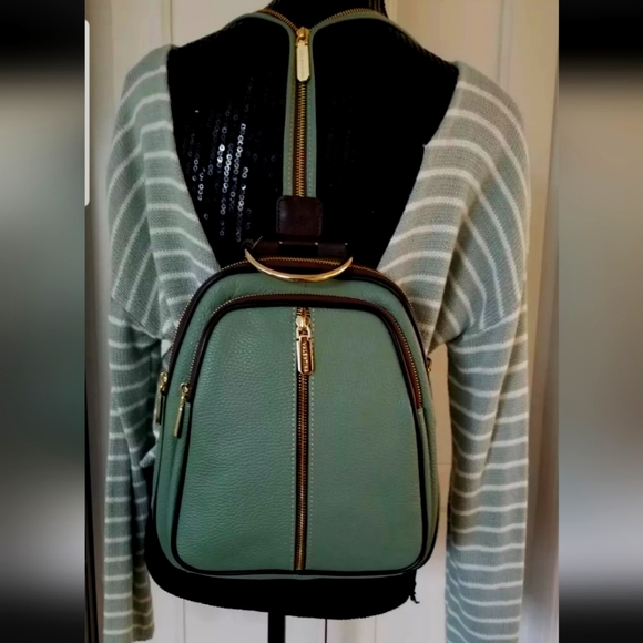 NWT 🇮🇹 Valentina Italian Green Pebbled leather Sling Backpack/Shoulder Bag - Picture 4 of 14